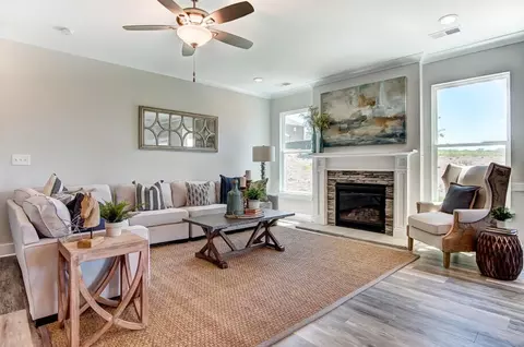 Living - 300 Lomond Loop, Chesapeake, VA 23322 photo 8 of 10