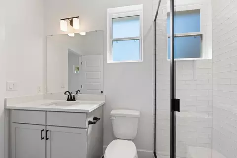 Bath - 122 Alvin Dr, Buda, TX 78610 photo 4 of 6