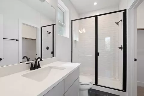 Bath - 122 Alvin Dr, Buda, TX 78610 photo 5 of 6