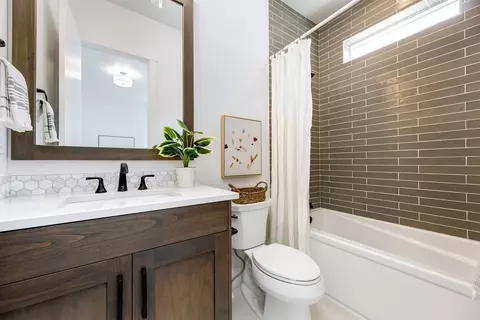 Bath - 6983 W Tolland St, Eagle, ID 83616 photo 5 of 5