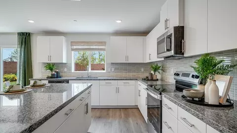 Kitchen - 1303 Braided Mane Dr, San Jacinto, CA 92582 photo 2 of 6