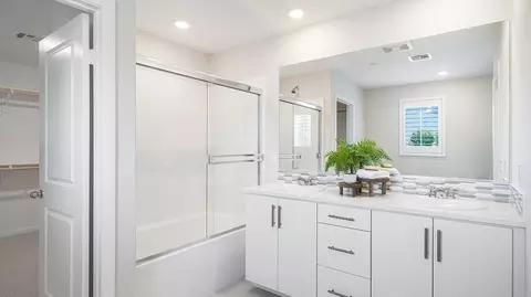 Bath - 1303 Braided Mane Dr, San Jacinto, CA 92582 photo 1 of 4