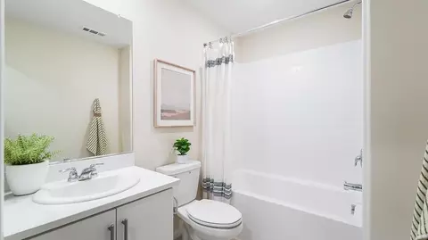 Bath - 1303 Braided Mane Dr, San Jacinto, CA 92582 photo 2 of 4