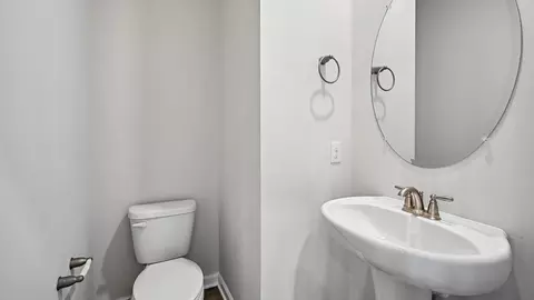 Bath - 409 Moore Rd, Wallingford, PA 19086 photo 3 of 9