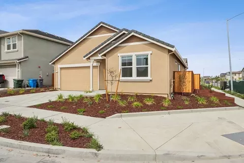 1920 Peony St, Hollister, CA 95023