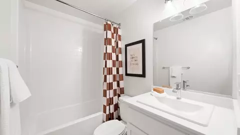 Bath - 3112 Blue Water Dr, Merced, CA 95341 photo 2 of 5