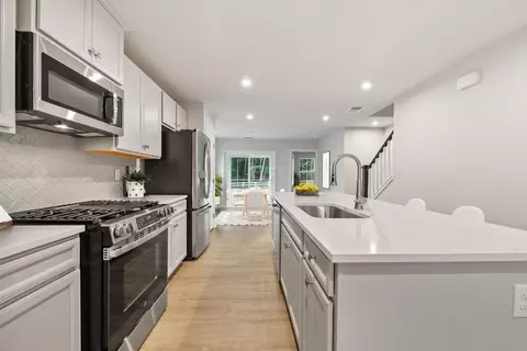 6208 Thornden Park Dr # B, Lockport, NY 14094