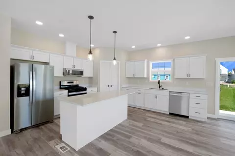 Kitchen - 7 Willow Way, Ottawa, IL 61350 photo 1 of 5