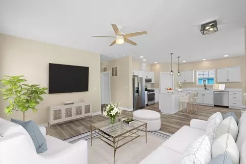 Living - 7 Willow Way, Ottawa, IL 61350 photo 2 of 6
