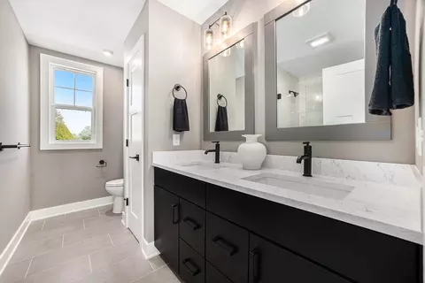 Bath - 10883 Verdant Dr, Allendale, MI 49401 photo 2 of 3