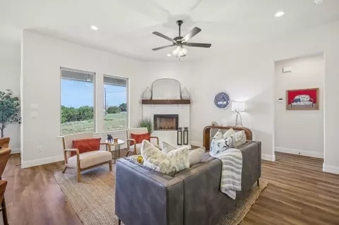 Living - Springfield Rd, Springtown, TX 76082 photo 3 of 7