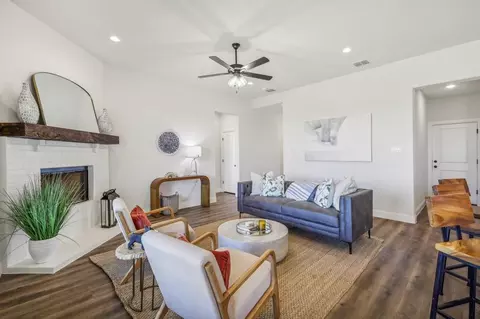 Living - Springfield Rd, Springtown, TX 76082 photo 4 of 7