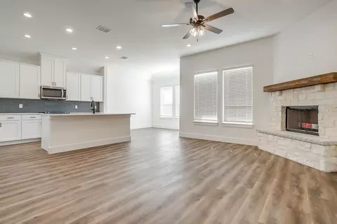 Living - Springfield Rd, Springtown, TX 76082 photo 1 of 7