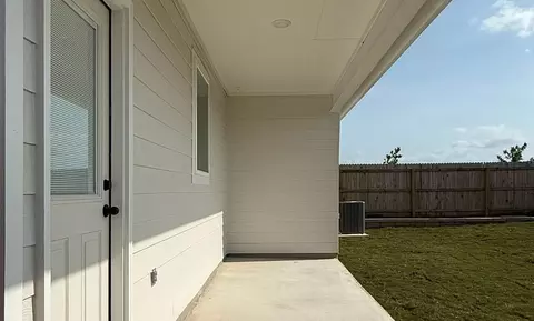 147 Peeps Ct, Adkins, TX 78101