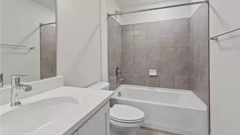 Bath - 1566 Bentstalk Dr, Frederick, MD 21703 photo 5 of 9