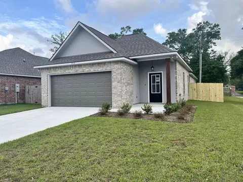300 Ethereal St, Youngsville, LA 70592