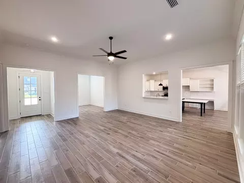 Living - 19 Chirp Ln, Freeport, FL 32439 photo 2 of 3