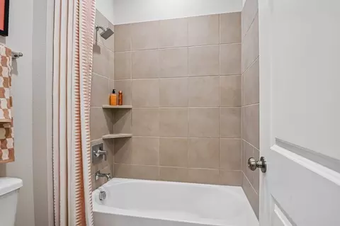 Bath - 715 Carson Dr, Forney, TX 75126 photo 7 of 11