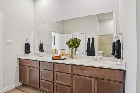 Bath - 715 Carson Dr, Forney, TX 75126 photo 5 of 11