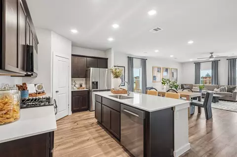 Kitchen - 715 Carson Dr, Forney, TX 75126 photo 12 of 14