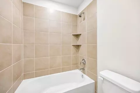 Bath - 715 Carson Dr, Forney, TX 75126 photo 4 of 11