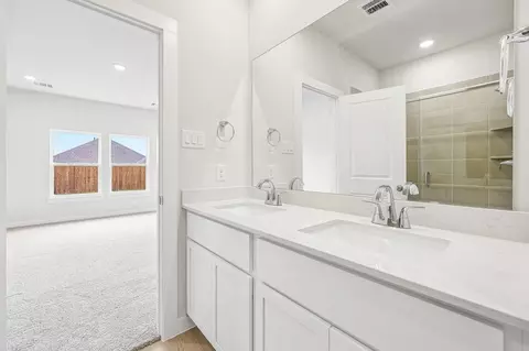 Bath - 715 Carson Dr, Forney, TX 75126 photo 1 of 11
