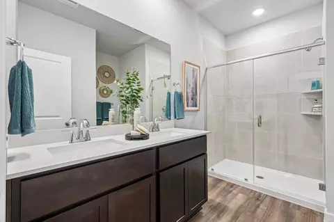 Bath - 715 Carson Dr, Forney, TX 75126 photo 9 of 11