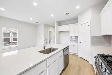 Kitchen - 715 Carson Dr, Forney, TX 75126 photo 6 of 14