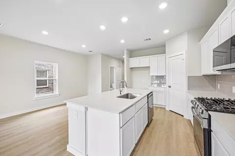Kitchen - 715 Carson Dr, Forney, TX 75126 photo 4 of 14