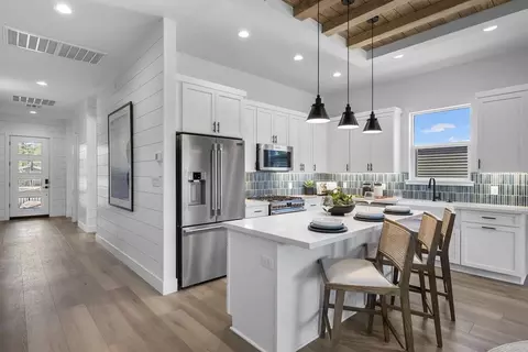 Kitchen - 2604 S Gamma Loop, Flagstaff, AZ 86001 photo 2 of 2