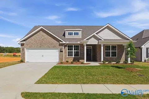 902 Ronnie Dr SE, Hartselle, AL 35640