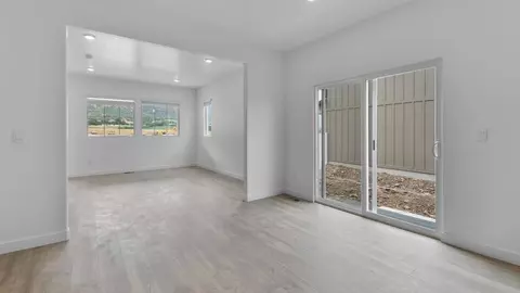 Living - 2007 E Corriente Dr #342, Salem, UT 84653 photo 2 of 5
