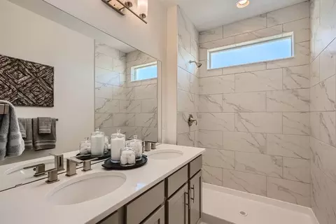 Bath - 46409 Saddleback Dr, Bennett, CO 80102 photo 8 of 13