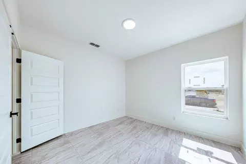 Bedroom - 2229 Caimito Lp, Laredo, TX 78046 photo 2 of 4