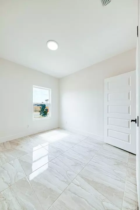 Bedroom - 2229 Caimito Lp, Laredo, TX 78046 photo 3 of 4