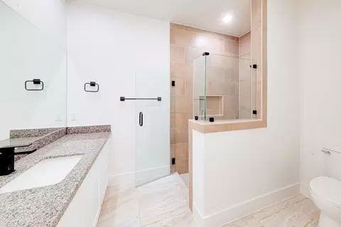 Bath - 2229 Caimito Lp, Laredo, TX 78046 photo 2 of 2