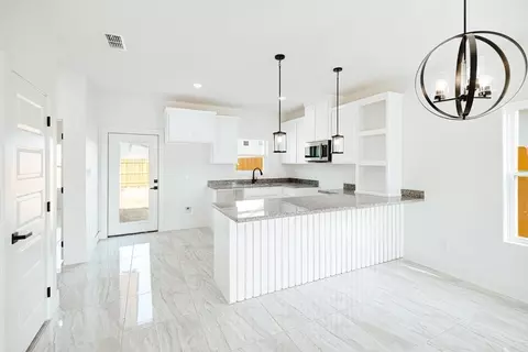 Kitchen - 2229 Caimito Lp, Laredo, TX 78046 photo 2 of 4