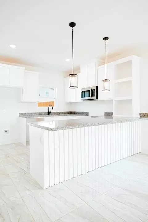 Kitchen - 2229 Caimito Lp, Laredo, TX 78046 photo 3 of 4