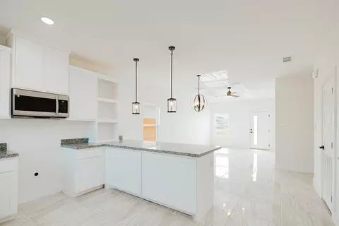 Kitchen - 2229 Caimito Lp, Laredo, TX 78046 photo 4 of 4