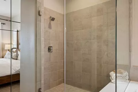 Bath - 2953 Garnet Way, Marina, CA 93933 photo 5 of 6