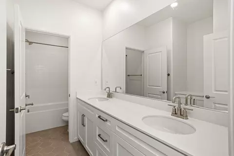 Bath - 29665 Lisa Cir, Winchester, CA 92596 photo 3 of 3