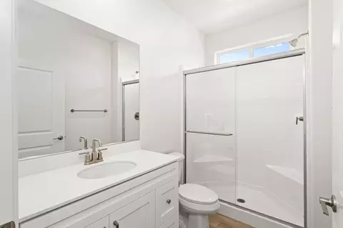 Bath - 29665 Lisa Cir, Winchester, CA 92596 photo 2 of 3