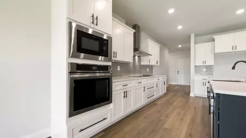Kitchen - 13300 Sarsen Loop, Vancleave, MS 39565 photo 5 of 8