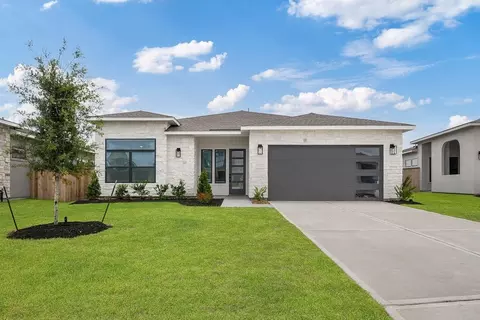 Exterior - 1908 Greenbrier Ct, Rosenberg, TX 77471 photo 6 of 10