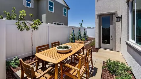 Exterior - 800 Paitakis Ln, Ripon, CA 95366 photo 5 of 7