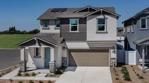 Exterior - 800 Paitakis Ln, Ripon, CA 95366 photo 4 of 7