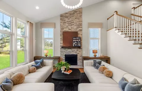 Living - 4 Lloyd Cir, Norton, MA 02766 photo 4 of 4