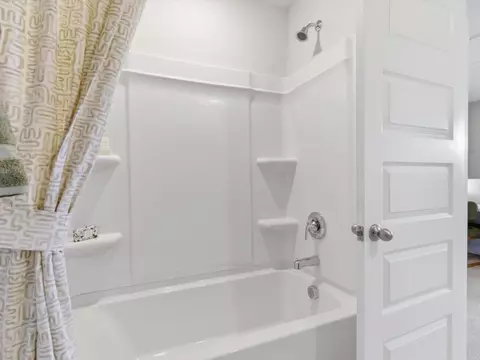 Bath - 117 Kerwin Ct, Greer, SC 29651 photo 3 of 6