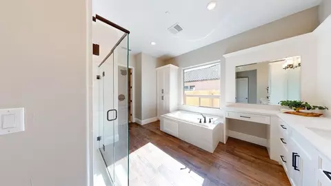 Bath - 1667 N Twinberry Ave, Clovis, CA 93619 photo 4 of 4