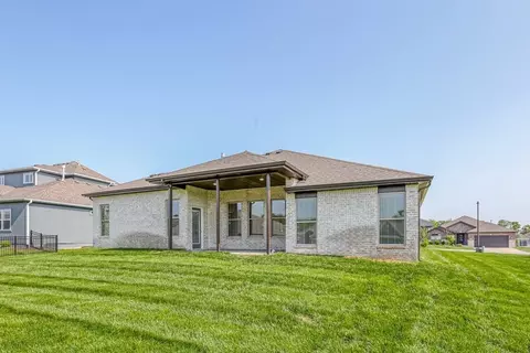 Exterior - 19500 Ridgeview Rd, Spring Hill, KS 66083 photo 5 of 9